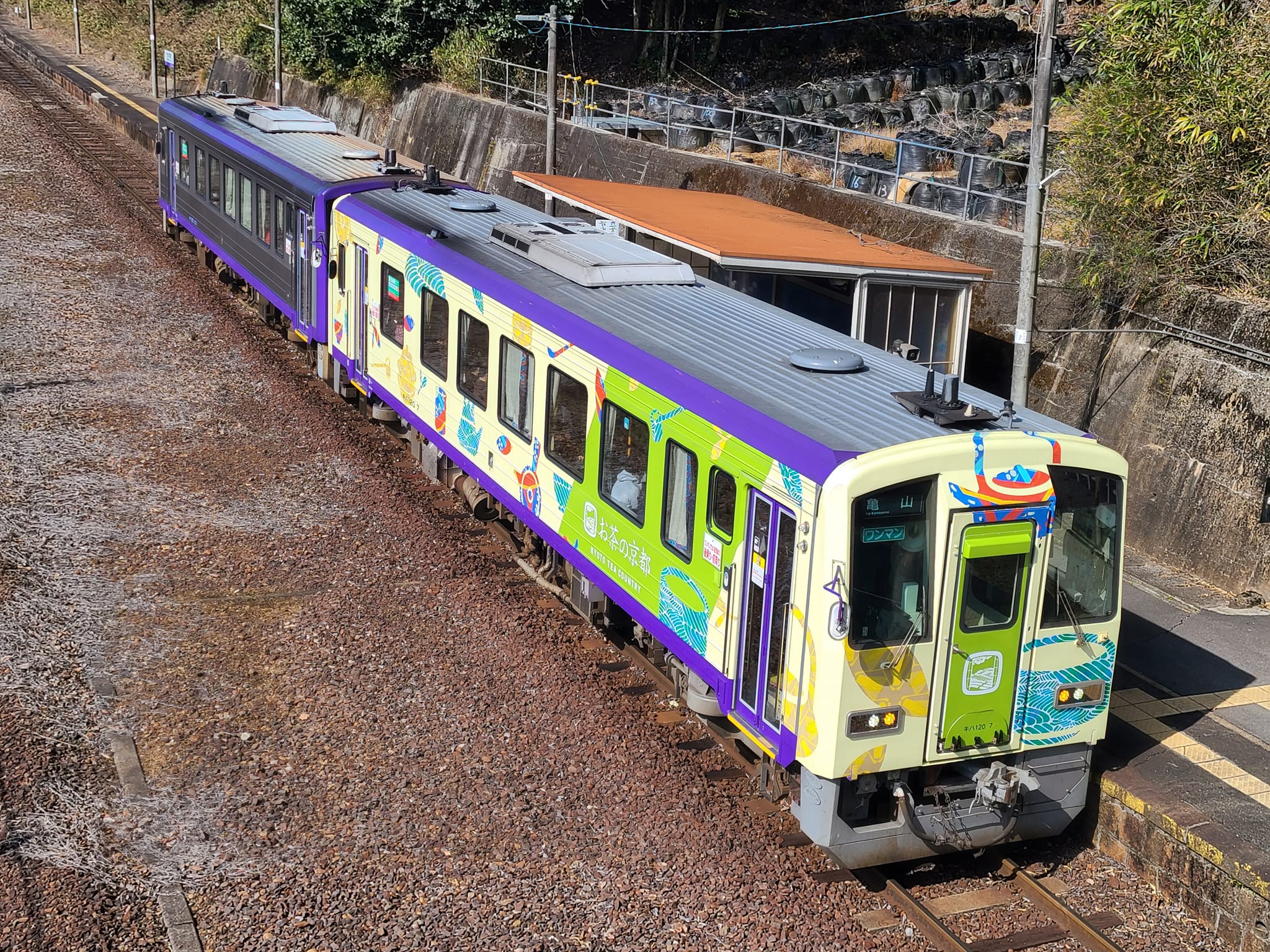 キハ120　ラッピング車