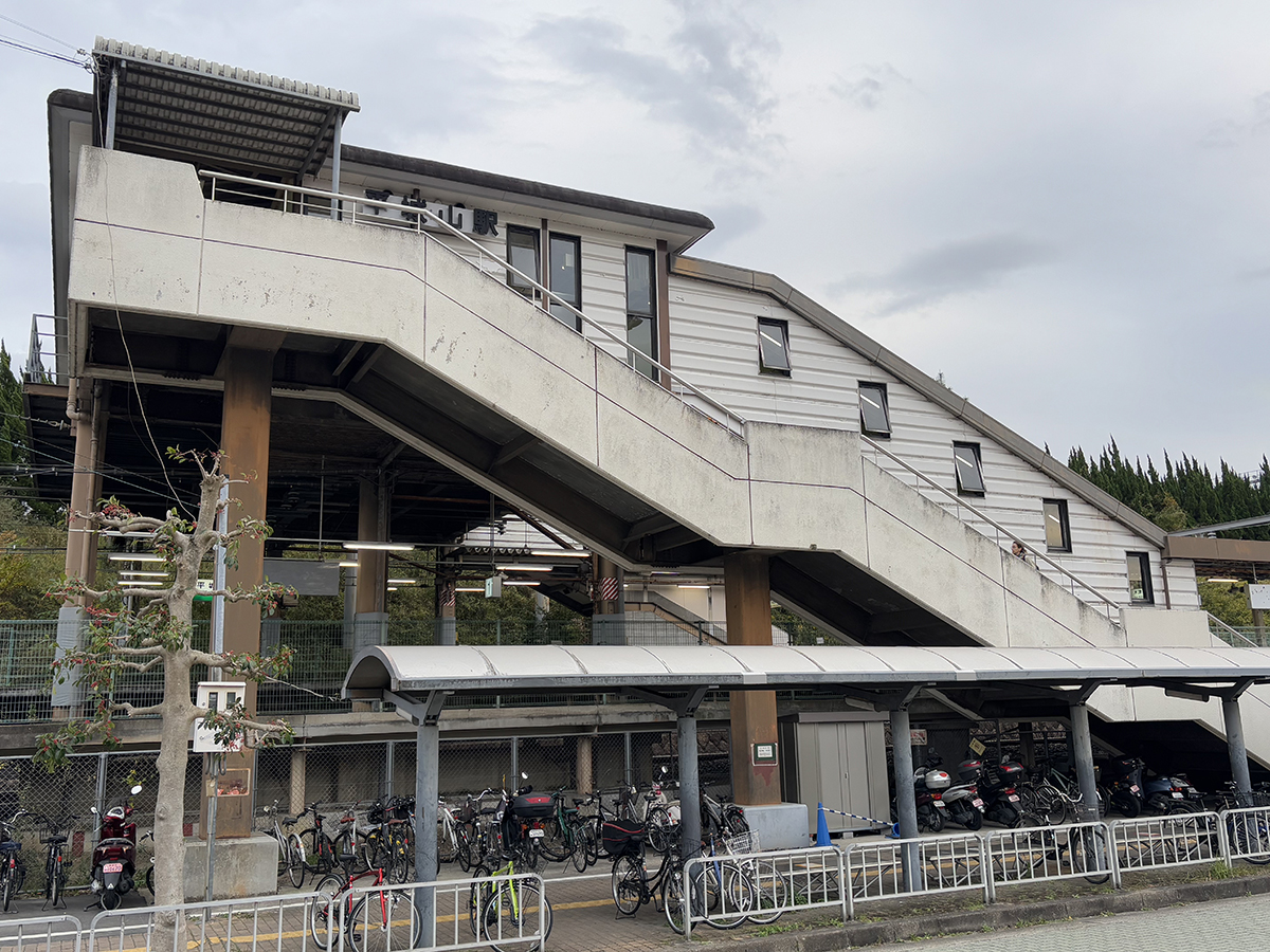 ＪＲ関西本線ＪＲ平城山駅写真